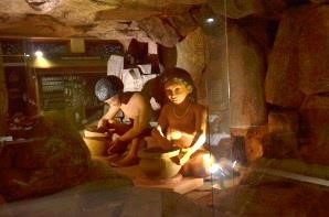 Diorama Kahidupan Manusia Prasejarah