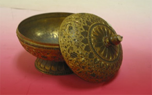 Mangkuk Tembaga Berpenutup