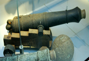 Meriam Besi (miniature)