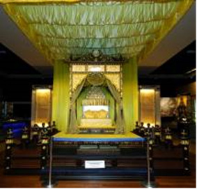 Singgahsana Perak (replika)