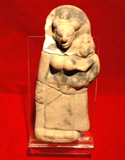 Patung Buddha Mendukung Bayi